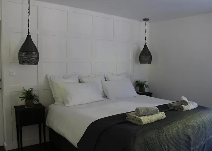 Апартаменты Fig Tree 1 X Super King Or 2 X Single Beds