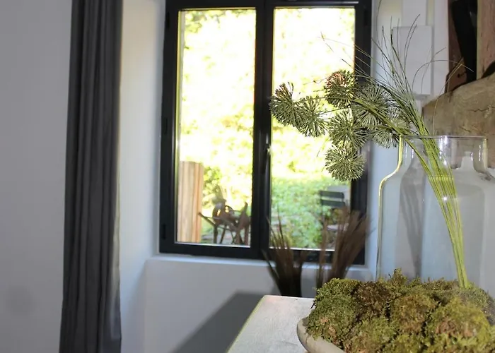 Апартаменты Fig Tree 1 X Super King Or 2 X Single Beds Busserolles